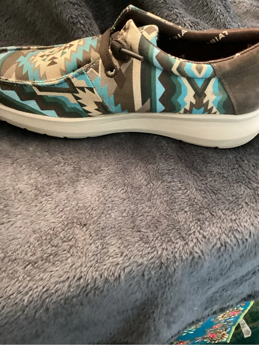 Ariat Men’s Aztec-Pattern Slip Ons/Lace up in Teal and Brown.  Size 8.5